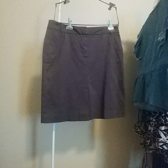 Gray business casual pencil skirt - Picture 2 of 2